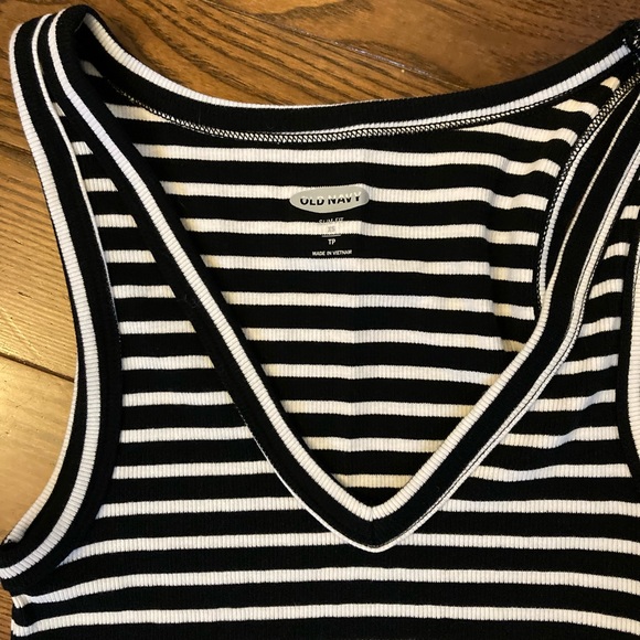 NWOT! Old Navy striped slim fit v-neck tank - Picture 2 of 6